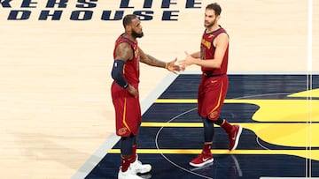 LeBron James y José Manuel Calderón.