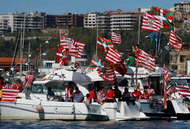 Embarcaciones en la ría de Bilbao a la espera de la Gabarra.