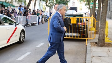 El exsecretario de Organización del PSOE, Santos Cerdán a su llegada a declarar en el Tribunal Supremo, a 30 de junio de 2025, en Madrid (España). El Tribunal Supremo (TS) ha citado a declarar a Santos Cerdán por presuntos delitos de organización criminal y cohecho. Cerdán está siendo investigado dada su conexión inescindible con los hechos referidos al exministro de Transportes José Luis Ábalos.
30 JUNIO 2025;SANTOS CERDÁN;TRIBUNAL SUPREMO;CASO KOLDO
Jesús Hellín / Europa Press
30/06/2025