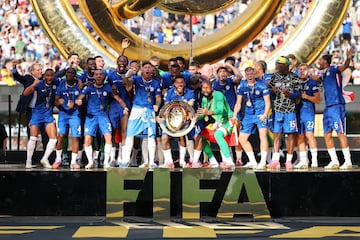 El equipo Londinense se proclamó campeón del torneo tras vencer por 3-0 al PSG en la final del torneo. Como ganador recibirá el mayor trozo del "pastel" del Mundial de Clubes: 114.6 Millones de Dólares.