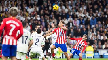 Marcos Llorente marca el empate ante el Real Madrid.