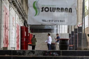 El temporada 25/26 el conjunto madrileño jugará en la Conference League. Por ello, una delegación de la UEFA ha inspeccionado el estadio de Vallecas. Los han revisado la grada, carpeta en mano, acompañados por diferentes empleados del club rayista. Según la norma, el campo debe pertenecer a la categoría 4 y el mayor inconveniente para conseguirlo son las las dimensiones del terreno de juego.