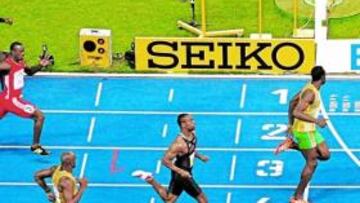 <b>EL MEJOR PODIO DE TODOS LOS TIEMPOS. </b>De derecha a izquierda, Usain Bolt (vencedor), Tyson Gay (plata) y Asafa Powell (bronce).