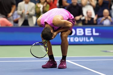 Carlos Alcaraz celebrando su victoria contra Jannik Sinner en la final individual masculina del Abierto de Estados Unidos en el Centro Nacional de Tenis Billie Jean King de la USTA en Flushing Meadows, Nueva York.