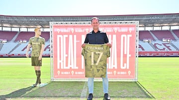 Etxeberria, en su presentación como nuevo entrenador del Real Murcia.