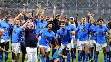 Soccer Football - UEFA Champions League - Play Off - Second Leg - Pafos v Red Star Belgrade - Alphamega Stadium, Kolossi, Cyprus - August 26, 2025 Pafos players celebrate after qualifying for the UEFA Champions League REUTERS/Yiannis Kourtoglou