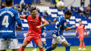Pablo Chavarría, jugador del Málaga CF, durante un lance del partido ante el Real Oviedo.