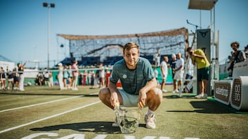 Griekspoor, con el trofeo de campeón.