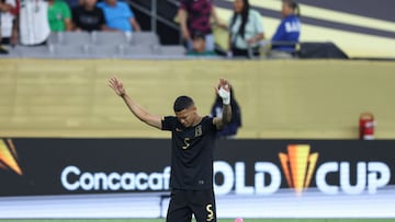 GLENDALE, ARIZONA - JUNE 28: Kervin Arriaga #5 of Honduras celebrates after defeating Panama in the 2025 CONCACAF Gold Cup quarterfinal match at State Farm Stadium on June 28, 2025 in Glendale, Arizona. Jeremy Chen/Getty Images/AFP (Photo by Jeremy Chen / GETTY IMAGES NORTH AMERICA / Getty Images via AFP)
