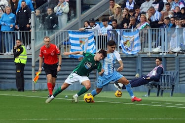 El Málaga encuentra alivio con el moribundo Racing de Ferrol