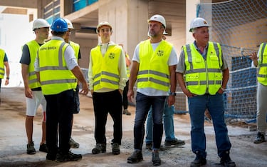 Laporta lleva a Pedri, Yamal y Gavi a ver las obras del Camp Nou