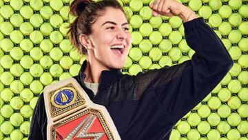 Bianca Bandreescu posa con su cinturón de la WWE.