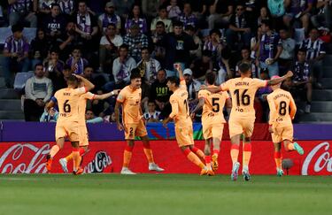 0-2. José María Giménez celebra el segundo tanto con sus compañeros. El defensa uruguayo anota en el minuto 23 de encuentro.