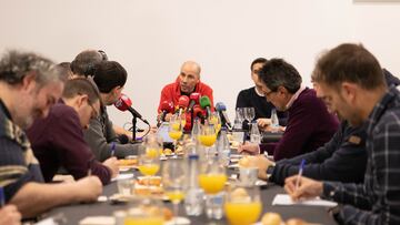 Desayuno de trabajo con los medios