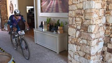 La Cape Epic 2022 visita una granja vinícola