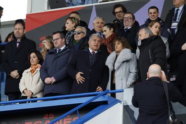 Joan Laporta, presidente del Fútbol Club Barcelona, en la grada del estadio de Butarque.