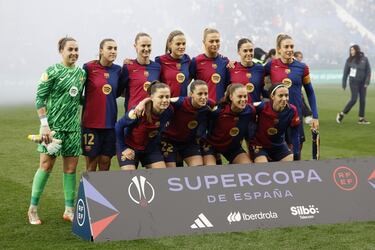 El once del FC Barcelona (1-4-3-3): Cata Coll; Ona Batlle, Irene Paredes, Mapi León, Rolfö; Patri Guijarro, Aitana, Alexia; Graham Hansen, Ewa Pajor y Claudia Pina.