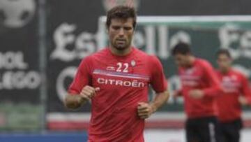 <b>AL MARGEN. </b>De Lucas se ejercitó ayer en solitario en A Madroa.