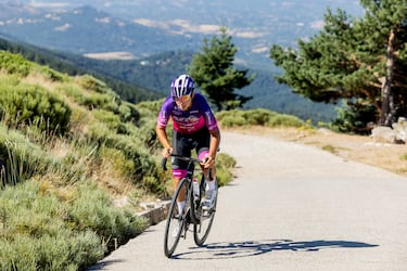 “Como tengas un desfallecimiento, la pérdida puede ser muy grande. Son 3 km y medio de subida, pero con pendientes tan altas… y todo en un lugar icónico”, explica García Pierna sobre esta parte del puerto “corta y explosiva” que será en la etapa 20, justo la traca final de La Vuelta el próximo 13 de septiembre.