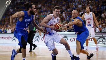 Mario Hezonja (Croacia) ante la selección italiana en el Eurobasket 2022