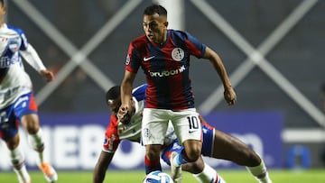 Cristian Barrios, en un partido con San Lorenzo.