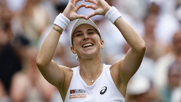 Belinda Bencic celebra su triunfo ante Mirra Andreeva en Wimbledon.