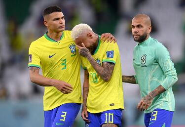 En mayo de 2019, el seleccionador brasileño Tite le retiró la capitanía a Neymar tras un incidente en la final de la Copa de Francia. El delantero golpeó a un espectador que lo insultó cuando recibía su medalla de subcampeón, una conducta que derivó en críticas públicas y puso en evidencia su temperamento. Como consecuencia, Tite nombró capitán a Dani Alves para los amistosos previos a la Copa América ante Catar y Honduras y para la propia competición continental. Desde entonces Neymar no ha recuperado el brazalete de la selección “Canarinha” y el mérito lo han tenido otros futbolisticcwin247.como Thiago Silva o Marquinhos