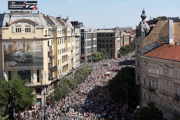 Multitudinaria manifestación en Budapest. El primer ministro de Hungría prohibió el evento con amenazas de “consecuencias legales” para aquellos que participaran en la marcha, mientras que el alcalde de Budapest ha animado a los ciudadanos a acudir.