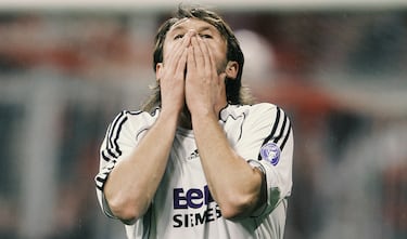 En enero de 2006 llegó al Real Madrid y fue presentado como uno de los mejores jugadores de Italia. De hecho, no tardó en marcar gol, en un partido de Copa del Rey contra el Betis. Pero, en realidad, no contaba para el entrenador Juan Ramón López Caro y Cassano empezó a dar que hablar, pero por sus actuaciones fuera del campo. Jugó un total de 29 partidos. Fue captado por las cámaras de televisión criticando junto con Diarra las decisiones de Capello y se fue en 2007 tras haber marcado solo 2 goles.