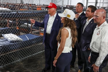 Trump inaugura Alligator Alcatraz: así es el interior del nuevo centro de detención de inmigrantes en Florida
