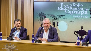 18/07/24 CADIZ CF PRESENTACION TROFEO CARRANZA CON MANUEL VIZCAINO Y EL ALCALDE DE CADIZ BRUNO GARCIA JUNTO AL VICEPRESIDENTE DE LA DIPUTACION DE CADIZ JUAN JOSE ORTIZ