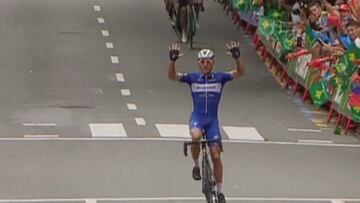 Philippe Gilbert curza la línea de meta en Bilbao.