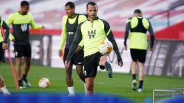 07/04/21 PREVIA PARTIDO EUROPA LEAGUE CUARTOS IDA ENTRENENAMIENTO ESTADIO LOS CARMENES
GRANADA - MANCHESTER UNITED
ROBERTO SOLDADO