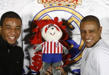 Fotografía junto a Roberto Carlos durante una entrevista al Diario AS. Posiblemente los dos mejores laterales izquierdos del Real Madrid y, para muchos, de la historia.