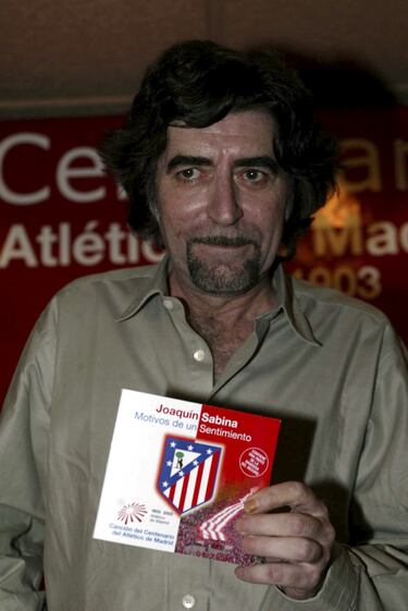 Joaquín Sabina, cantautor, poeta y pintor español​. 