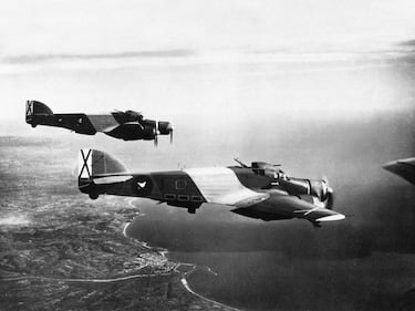 A finales de julio, los franceses enviaron aviones a Barcelona para el Gobierno de la Segunda República. Por otro lado, comienzan a llegar aeronaves para los sublevados de los fascistas italianos y los nazis alemanes.