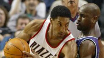 Scottie Pippen ataca a Gary Payton en un Blazers-Bucks de febrero de 2003.