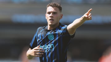 CHARLOTTE, NORTH CAROLINA - JUNE 30: Kristjan Asllani of FC Internazionale reacts during the FIFA Club World Cup 2025 round of 16 match between FC Internazionale Milano and Fluminense FC at Bank of America Stadium on June 30, 2025 in Charlotte, North Carolina. (Photo by Jonathan Moscrop/Getty Images)