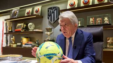 Enrique Cerezo, presidente del Atlético, en una entrevista con AS en el estadio Metropolitano.