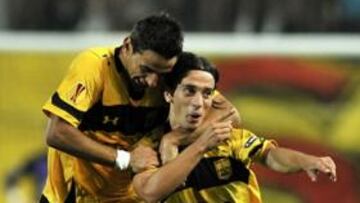 <b>DECISIVO.</b> El gol del español Javito resultó decisivo en el partido que el Aris ganó al Atlético en su debut en la Europa League 2010/2011.