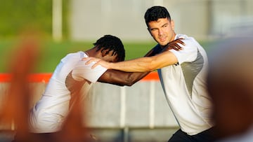 10-07 Entrenamiento del Granada CF en la Ciudad Deportiva. En la imagen Faye y Casadesus