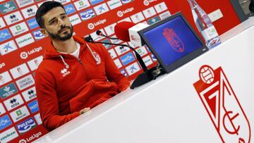 Fran Rico en rueda de prensa con el Granada.