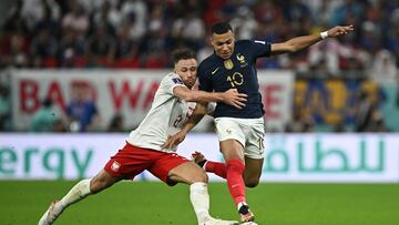 Matty Cash se va del Mundia Qatar 2022 con las playeras de Lionel Messi y Kylian Mbappé