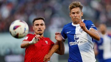 San Francisco (United States), 06/08/2023.- Sevilla's Adria Pedrosa (L) and Atletico Madrid's Marcos LLorente (R) in action during the LaLiga Summer Tour match between Atletico Madrid and Sevilla at Oracle Park in San Francisco, California, USA, 05 August 2023. EFE/EPA/JOHN G. MABANGLO