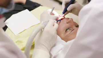 Un dentista alerta sobre estos procedimientos dentales de moda: las consecuencias pueden tardar años en aparecer