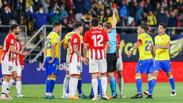 Mikel Vesga era expulsado por Pizarro Gómez en Cádiz.