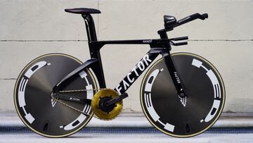 Imagen de la bicicleta Factor Hanzo con la que el ciclista británico Alex Dowsett intentará batir el récord de la hora.