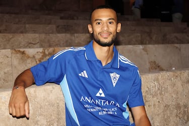 El Marbella presenta sus impactantes equipaciones y el sueño por el nuevo estadio