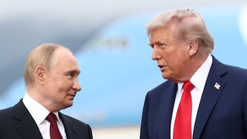 U.S. President Donald Trump speaks with Russian President Vladimir Putin, as they meet to negotiate for an end to the war in Ukraine, at Joint Base Elmendorf-Richardson in Anchorage, Alaska, U.S., August 15, 2025. REUTERS/Kevin Lamarque