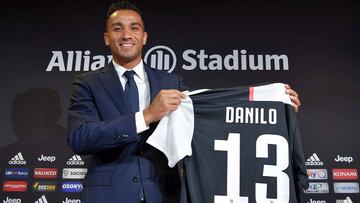 Danilo en su presentación con la Juventus